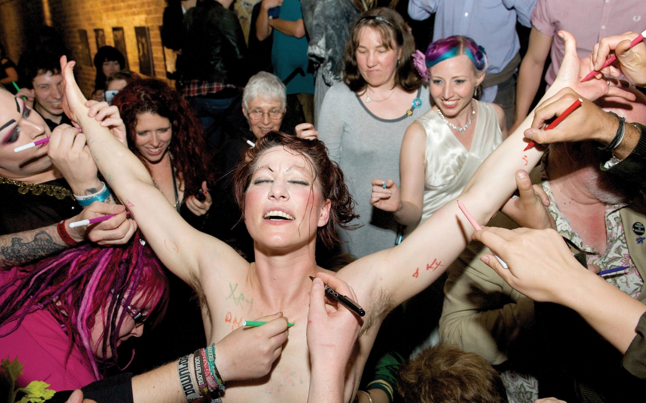 amanda palmer fans signing naked body | the lonely tribalist
